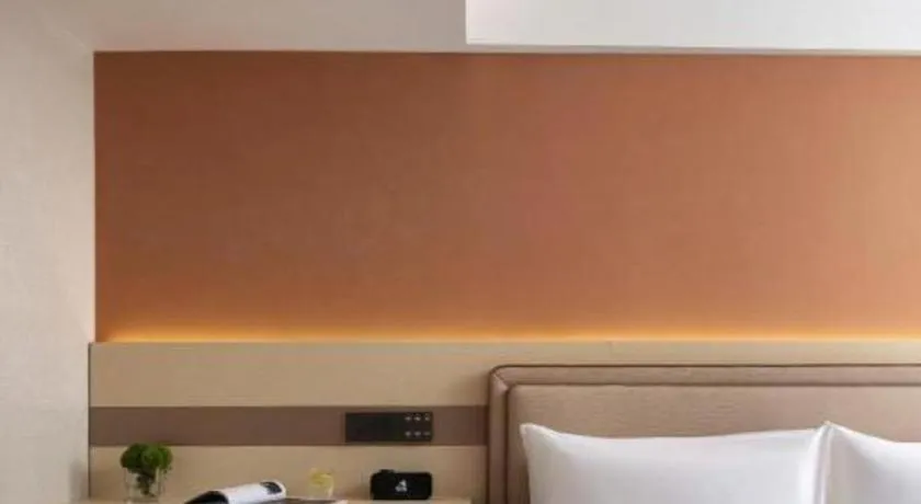 Bed in Immersing Hotel Guilin Two Rivers and Four Lakes Dongxi Alley