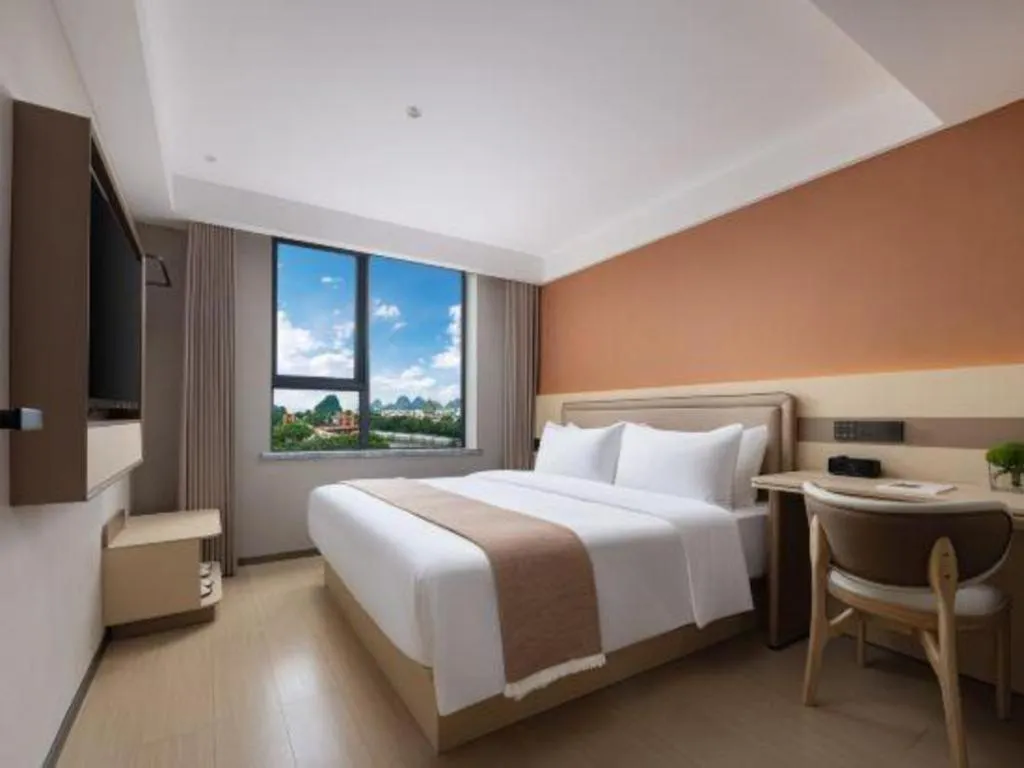 Bed in Immersing Hotel Guilin Two Rivers and Four Lakes Dongxi Alley