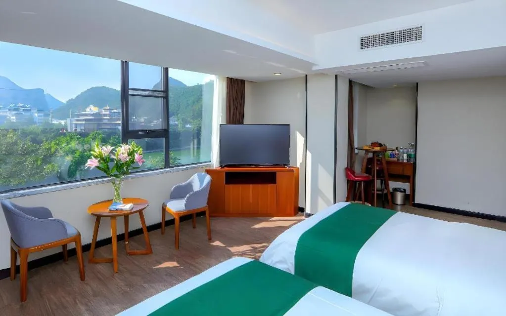 Bed in Immersing Hotel Guilin Two Rivers and Four Lakes Dongxi Alley