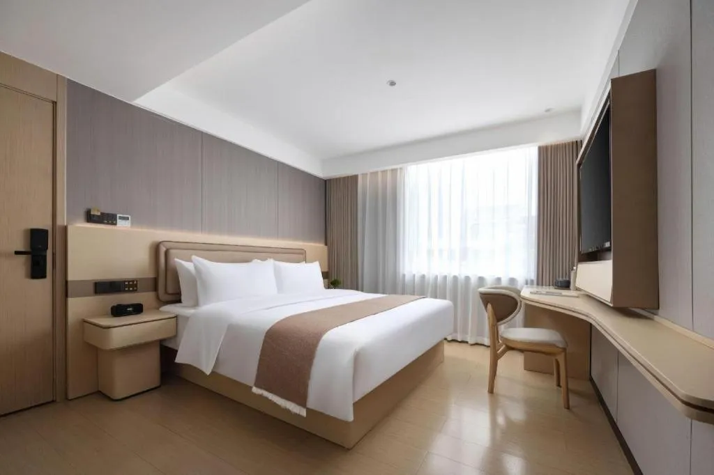 Bed in Immersing Hotel Guilin Two Rivers and Four Lakes Dongxi Alley