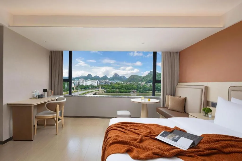 Bed in Immersing Hotel Guilin Two Rivers and Four Lakes Dongxi Alley