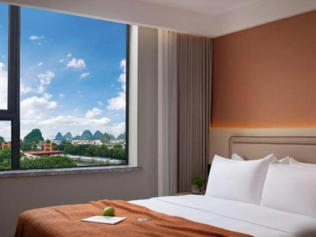 Bed in Immersing Hotel Guilin Two Rivers and Four Lakes Dongxi Alley