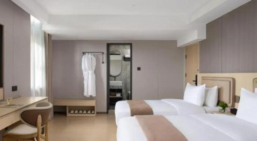 Bed in Immersing Hotel Guilin Two Rivers and Four Lakes Dongxi Alley