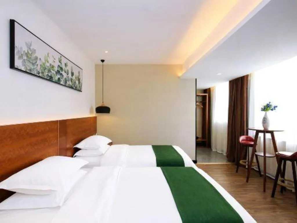 Bed in Immersing Hotel Guilin Two Rivers and Four Lakes Dongxi Alley