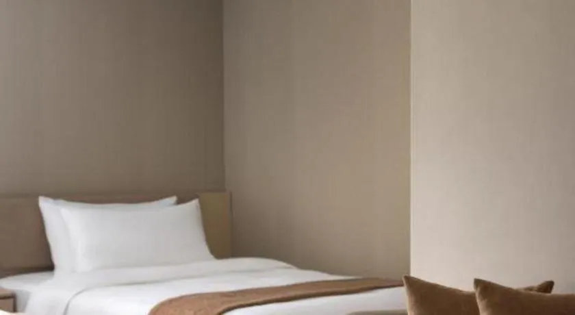 Bed in Immersing Hotel Guilin Two Rivers and Four Lakes Dongxi Alley