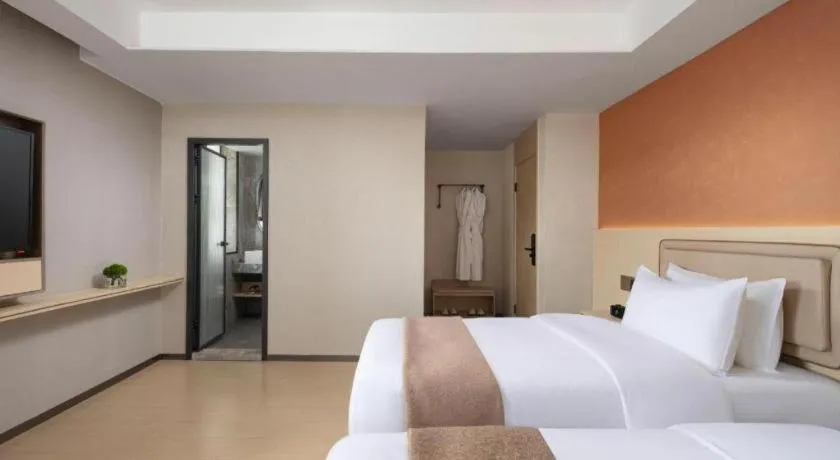 Bed in Immersing Hotel Guilin Two Rivers and Four Lakes Dongxi Alley