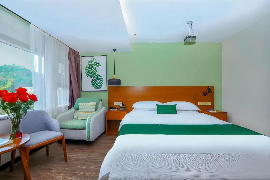 Bed in Immersing Hotel Guilin Two Rivers and Four Lakes Dongxi Alley