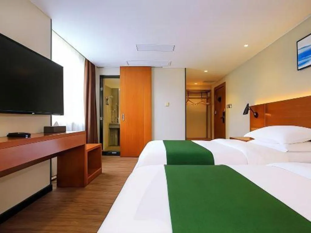 Bed in Immersing Hotel Guilin Two Rivers and Four Lakes Dongxi Alley