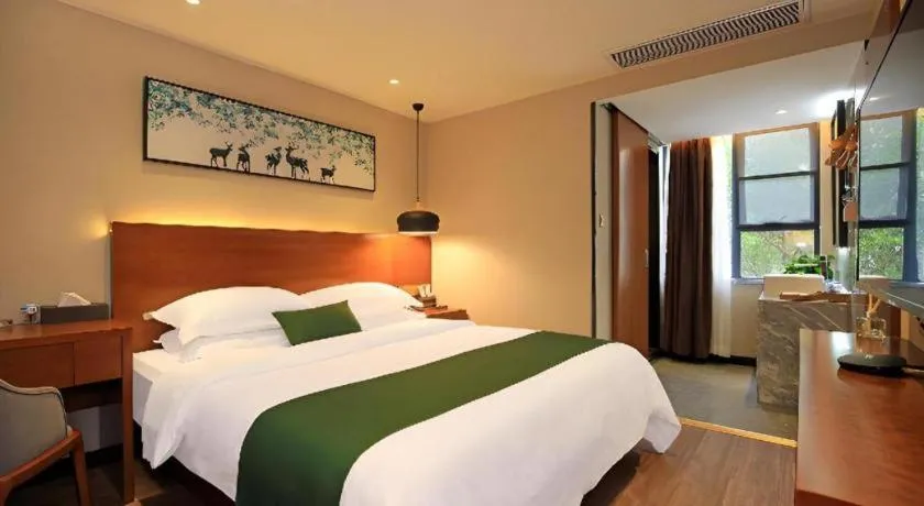 Bed in Immersing Hotel Guilin Two Rivers and Four Lakes Dongxi Alley