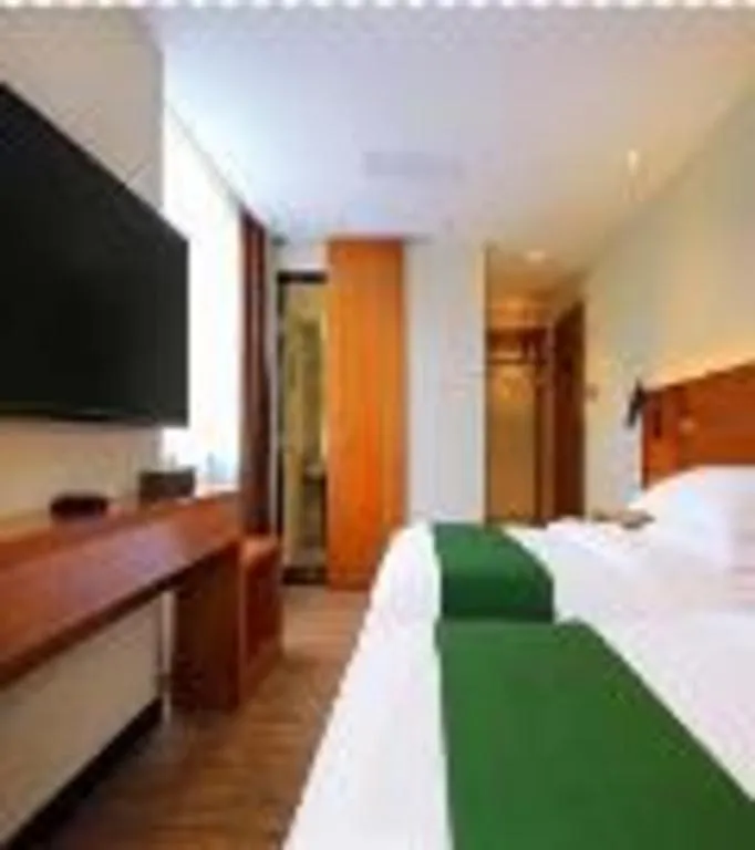 Bed in Immersing Hotel Guilin Two Rivers and Four Lakes Dongxi Alley
