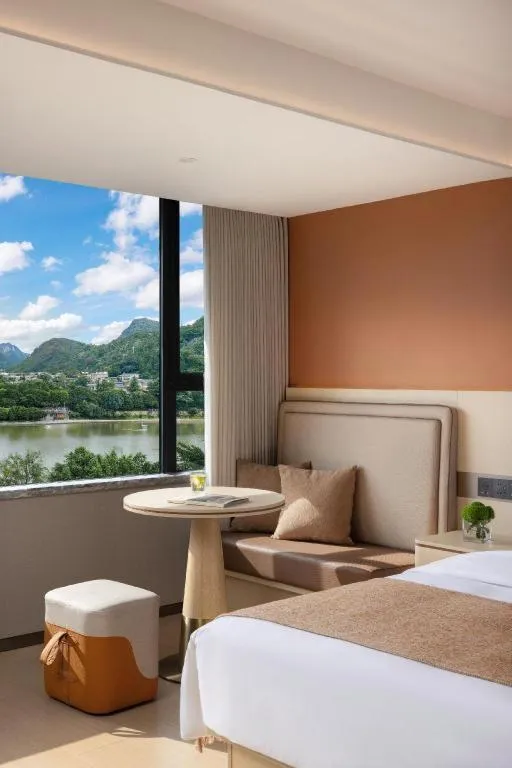 Bed in Immersing Hotel Guilin Two Rivers and Four Lakes Dongxi Alley