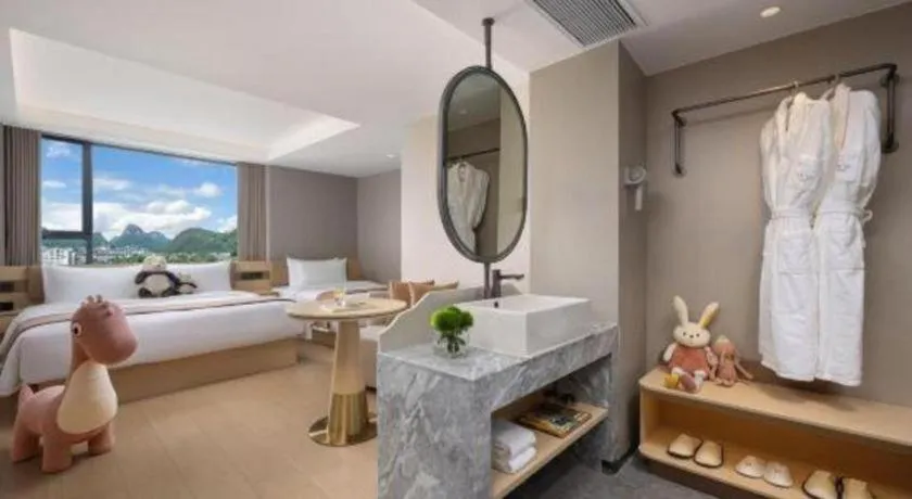 Bed in Immersing Hotel Guilin Two Rivers and Four Lakes Dongxi Alley