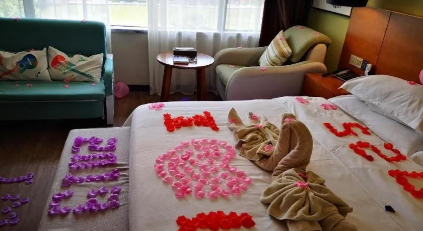 Bed in Immersing Hotel Guilin Two Rivers and Four Lakes Dongxi Alley