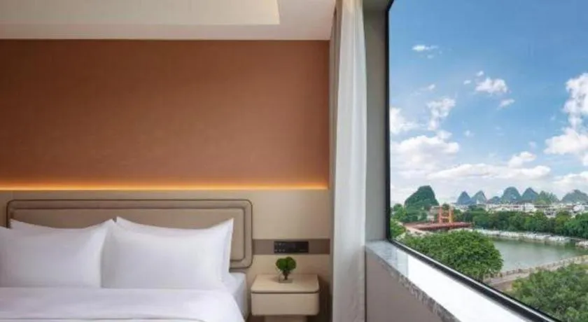 Bed in Immersing Hotel Guilin Two Rivers and Four Lakes Dongxi Alley