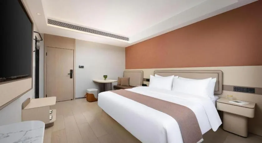 Bed in Immersing Hotel Guilin Two Rivers and Four Lakes Dongxi Alley