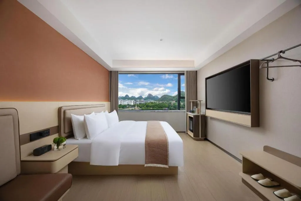 Bed in Immersing Hotel Guilin Two Rivers and Four Lakes Dongxi Alley