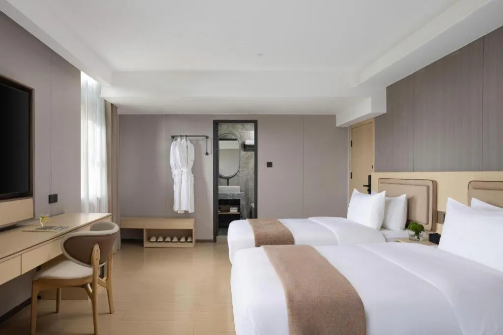 Bed in Immersing Hotel Guilin Two Rivers and Four Lakes Dongxi Alley