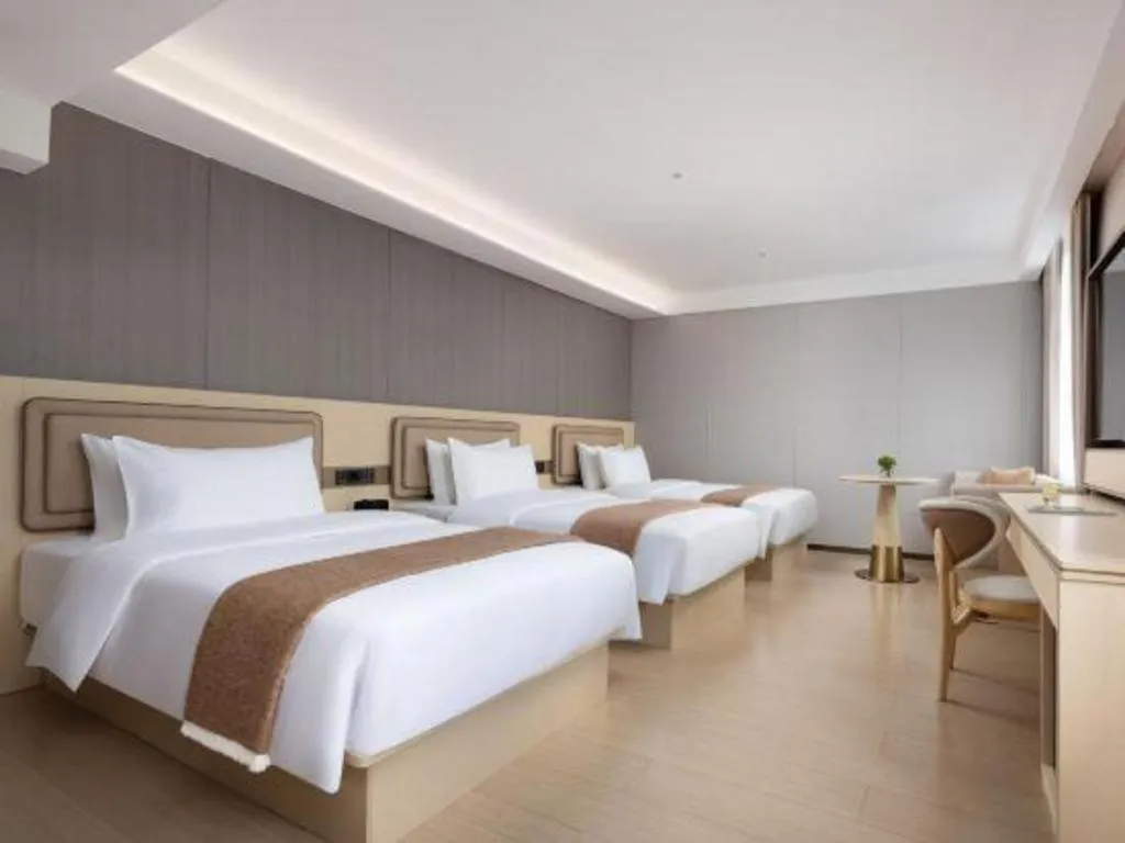 Bed in Immersing Hotel Guilin Two Rivers and Four Lakes Dongxi Alley