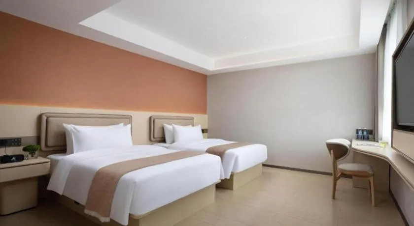 Bed in Immersing Hotel Guilin Two Rivers and Four Lakes Dongxi Alley