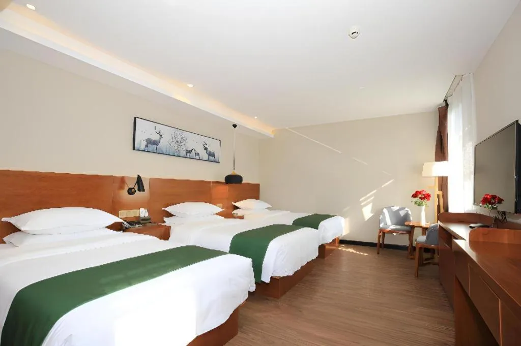 Bed in Immersing Hotel Guilin Two Rivers and Four Lakes Dongxi Alley