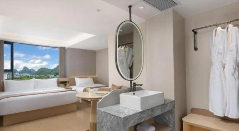 Bed in Immersing Hotel Guilin Two Rivers and Four Lakes Dongxi Alley