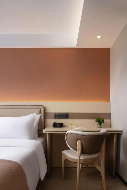 Bed in Immersing Hotel Guilin Two Rivers and Four Lakes Dongxi Alley