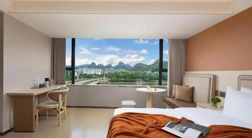 Bed in Immersing Hotel Guilin Two Rivers and Four Lakes Dongxi Alley