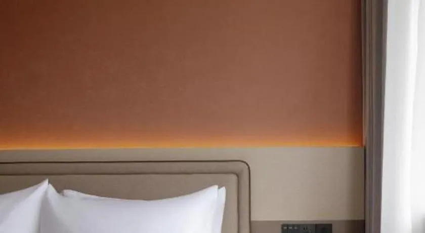 Bed in Immersing Hotel Guilin Two Rivers and Four Lakes Dongxi Alley