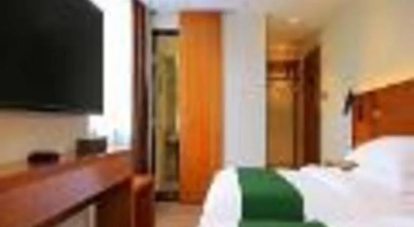 Bed in Immersing Hotel Guilin Two Rivers and Four Lakes Dongxi Alley