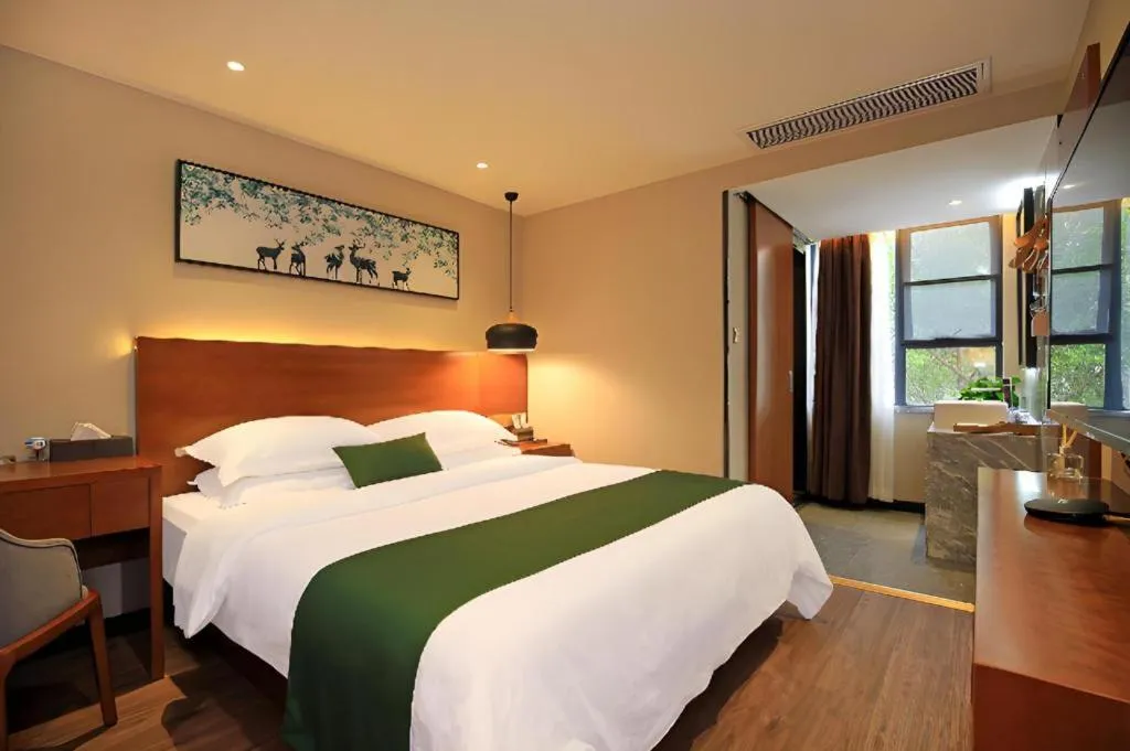 Bed in Immersing Hotel Guilin Two Rivers and Four Lakes Dongxi Alley