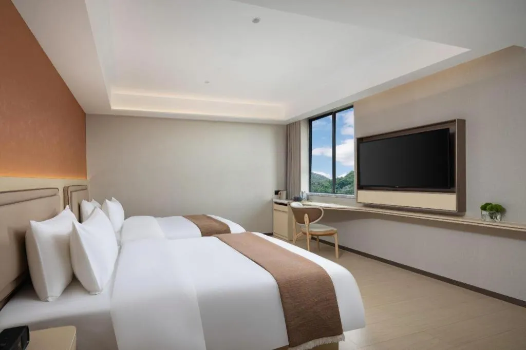 Bed in Immersing Hotel Guilin Two Rivers and Four Lakes Dongxi Alley