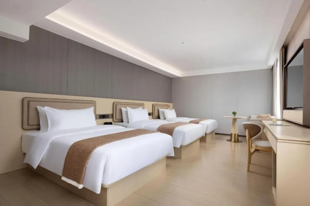 Bed in Immersing Hotel Guilin Two Rivers and Four Lakes Dongxi Alley
