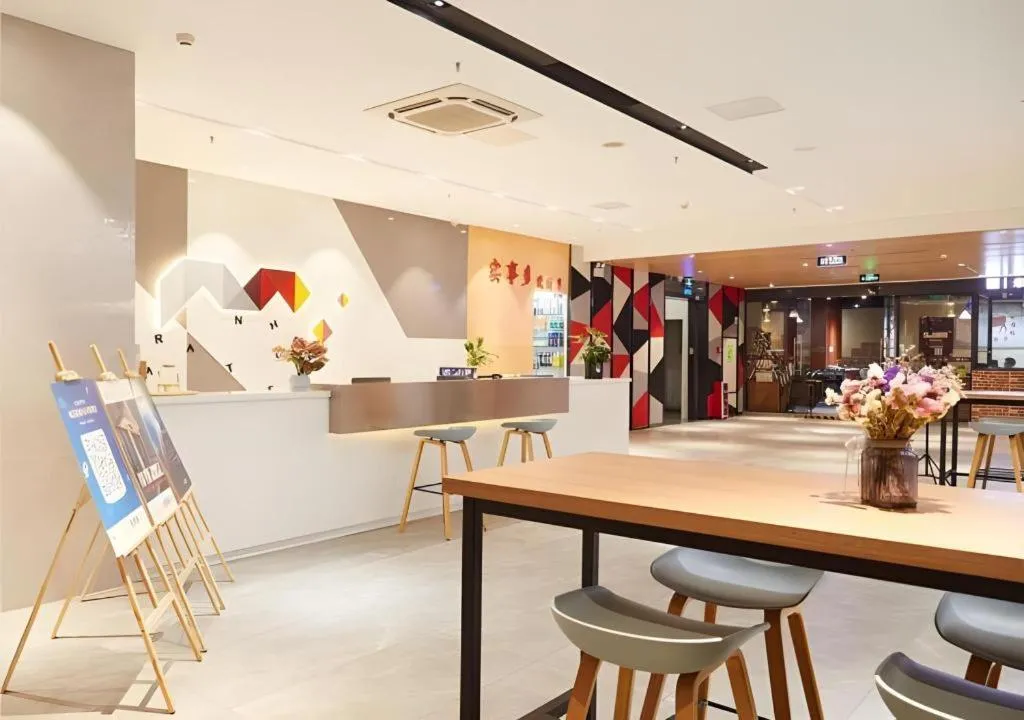 Borrman Hotel Guangzhou Changlong Shiqiao Metro Station