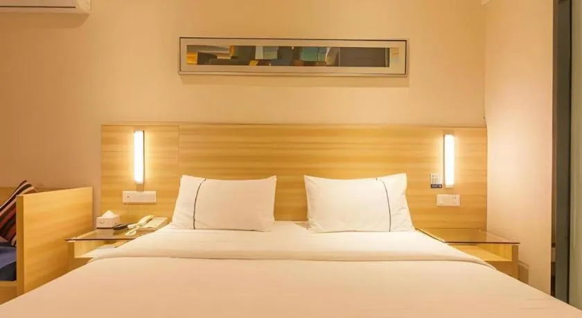 Bed in City Comfort Inn Wuhan Children's Hospital Xianggang Road Metro Station