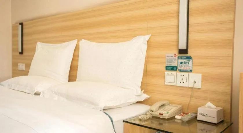 Bed in Jtour Inn Huanggang Hongan Lieshi Lingyuan