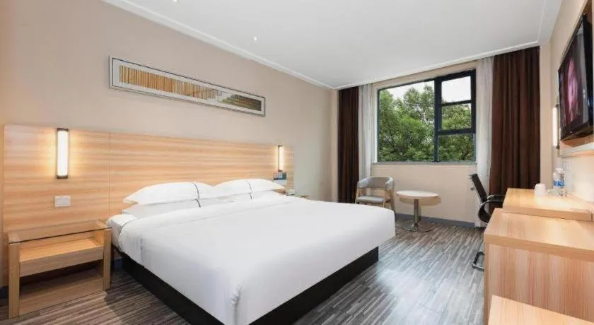 Bed in Jtour Inn Huanggang Hongan Lieshi Lingyuan