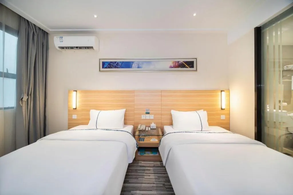 Bed in City Comfort Inn Wuhan East Lake Scenic Area Happy Valley