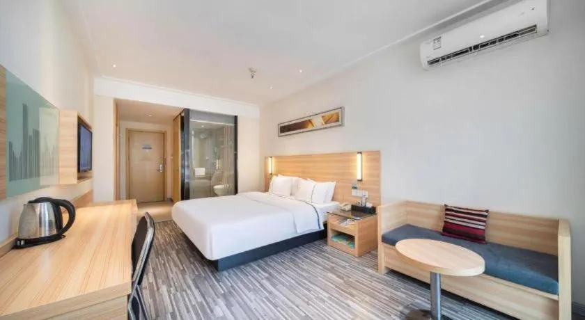 Bed in City Comfort Inn Wuhan East Lake Scenic Area Happy Valley