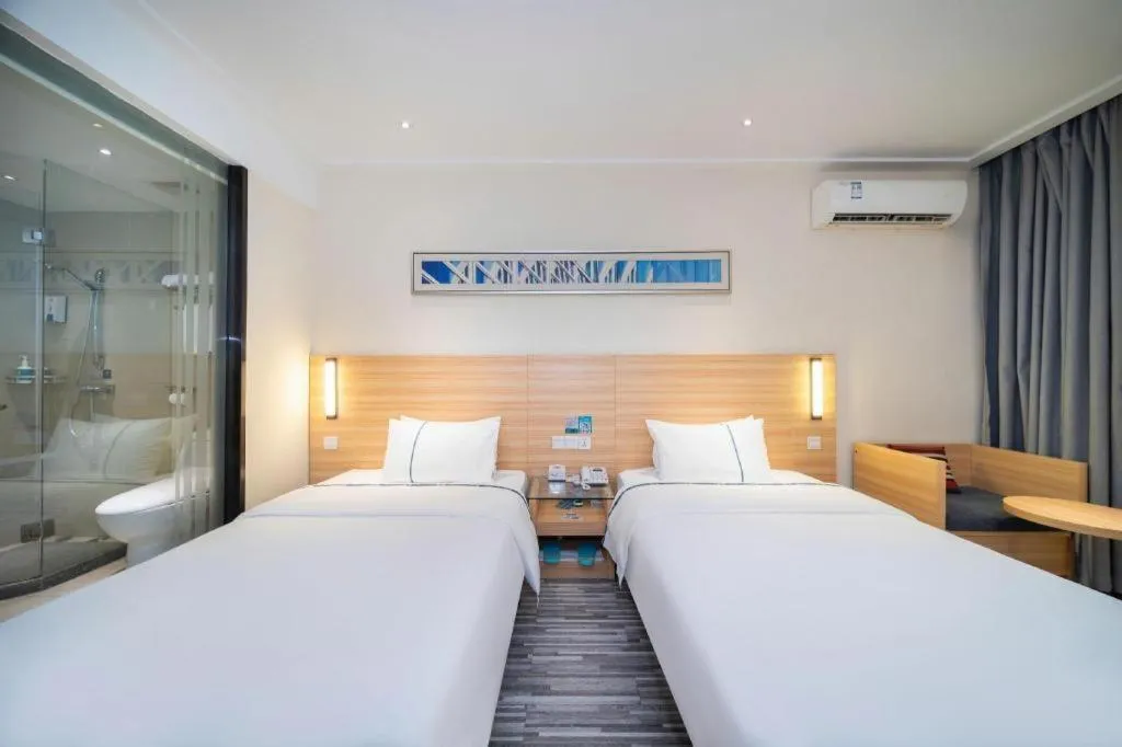 Bed in City Comfort Inn Wuhan East Lake Scenic Area Happy Valley