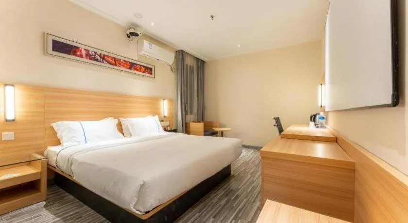 Bed in City Comfort Inn Wuhan East Lake Scenic Area Happy Valley