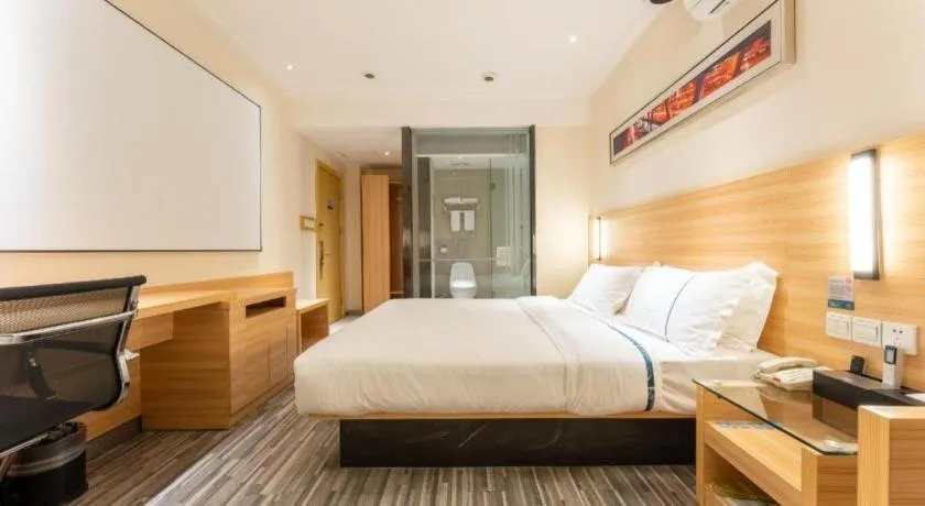 Bed in City Comfort Inn Wuhan East Lake Scenic Area Happy Valley