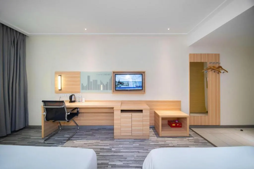 Bed in City Comfort Inn Wuhan East Lake Scenic Area Happy Valley