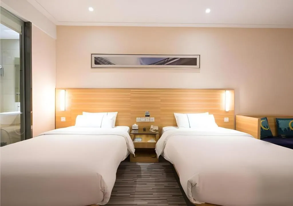 Bed in City Comfort Inn Wuhan East Lake Scenic Area Happy Valley