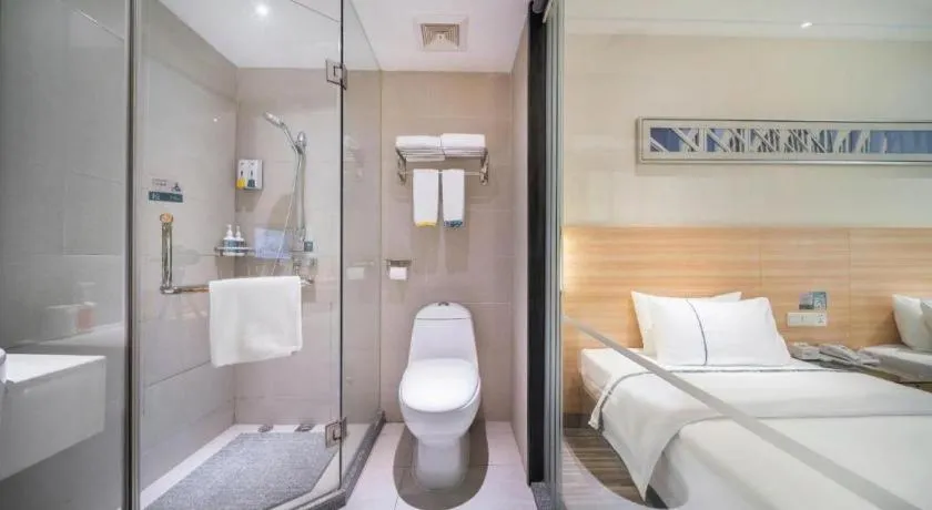 Bed in City Comfort Inn Wuhan East Lake Scenic Area Happy Valley