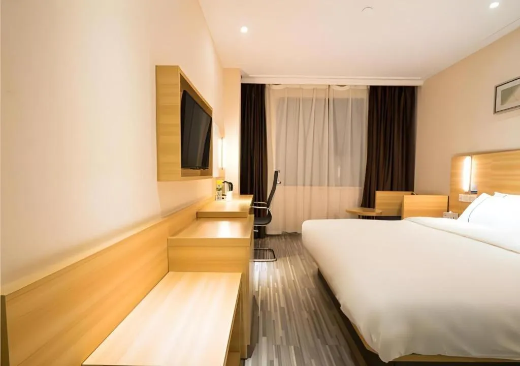 Bed in City Comfort Inn Wuhan East Lake Scenic Area Happy Valley