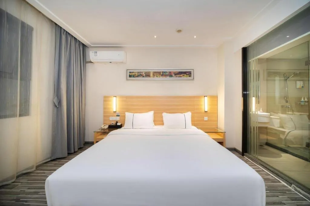 Bed in City Comfort Inn Wuhan East Lake Scenic Area Happy Valley