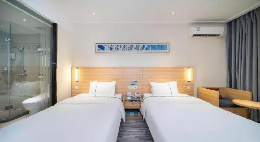 Bed in City Comfort Inn Wuhan East Lake Scenic Area Happy Valley