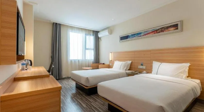 Bed in City Comfort Inn Wuhan East Lake Scenic Area Happy Valley