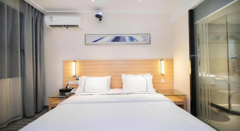 Bed in City Comfort Inn Wuhan East Lake Scenic Area Happy Valley