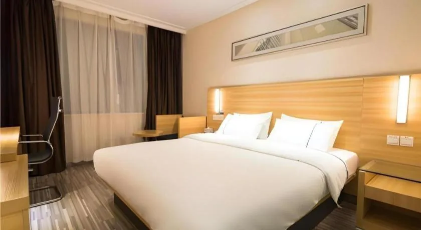 Bed in City Comfort Inn Wuhan East Lake Scenic Area Happy Valley